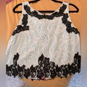 BKE gimmicks blue and black lace crop top size medium